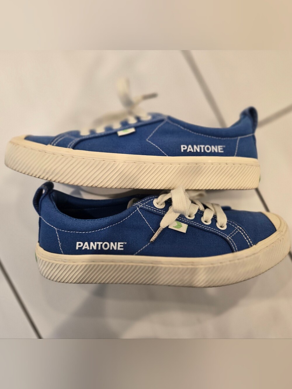 Cariuma x Pantone OCA Low Canvas Sneakers - Women 6.5 / Men 5
